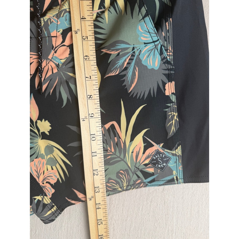 Salty Crew Tropical Marlin Board Shorts Women 29 Black Excellent 5" Floral Surf - Picture 6 of 7